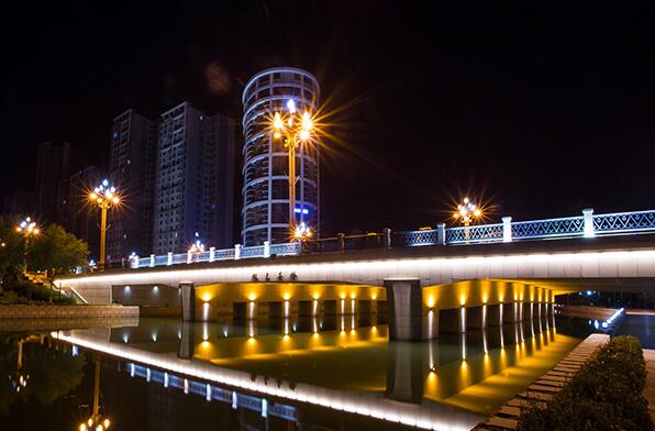 天橋照明亮化工程設(shè)計(jì)，點(diǎn)綴城市夜景燈光